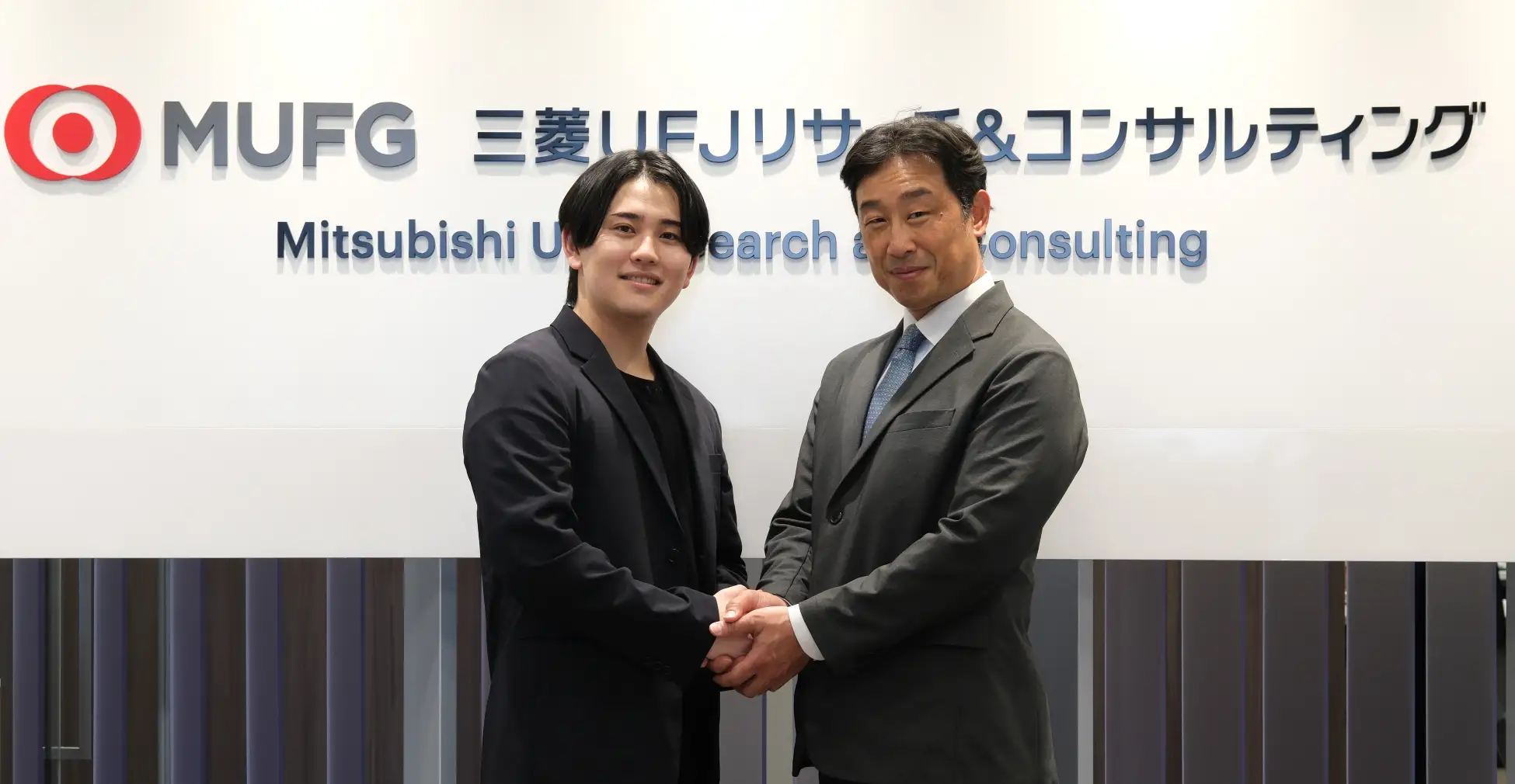 左：2WINS代表取締役CEO 小川椋徹、右：MURC　ソーシャルインパクト・パートナーシップ事業部長　河村昌秀氏