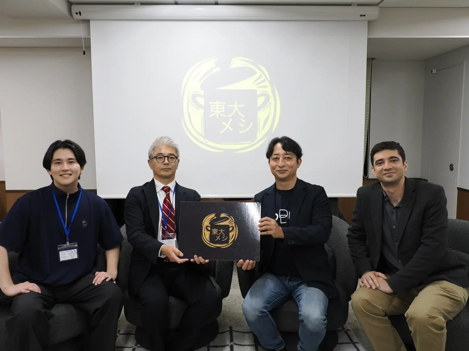 左より：2WINS 代表取締役CEO 小川椋徹、PwC Japan 執行役員 林康弘氏、モビルス株式会社 代表取締役社長 石井智宏氏、モビルス株式会社　CTO・プロダクトイノベーションラボ長 ウズンメジトケレム氏